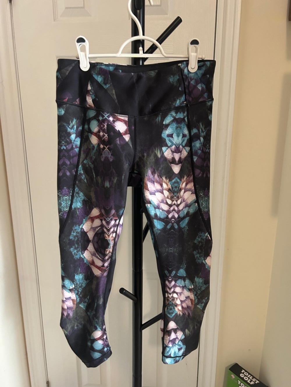CALIA by Carrie Underwood Teal Purple Black Geometric Capri Leggings